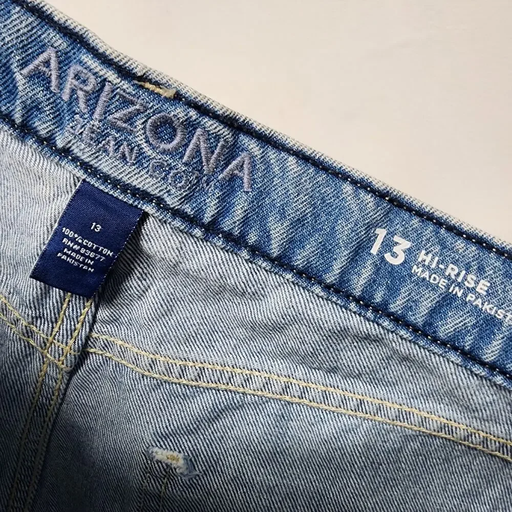 Arizona Womens High Waist Cutoff Denim Shorts Size 13/29 Light Wash Baggy 90s